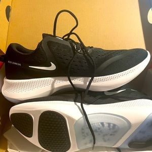 Nike Joyride Dual Run Men’s 8 Women’s 9/9.5